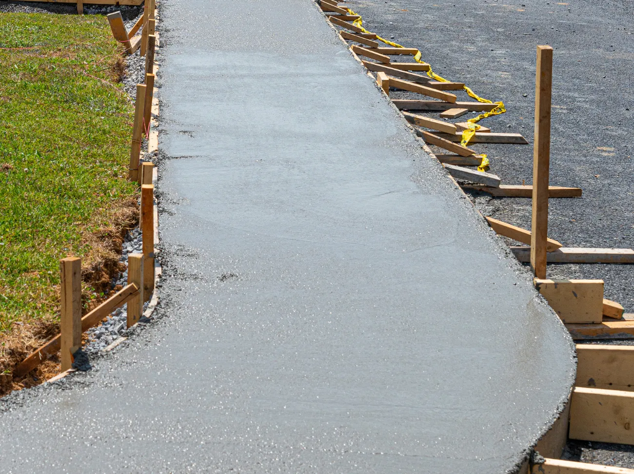 concrete walkway in Coral Gables that's just been resurfaced by Dade Decorative Concrete pros